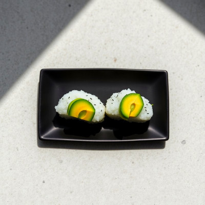 Nigiri de aguacate (2 piezas)