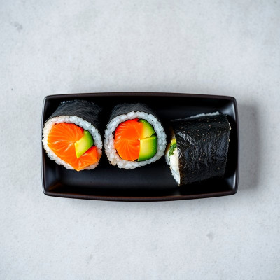 Maki de salmón y aguacate (6 Piezas)